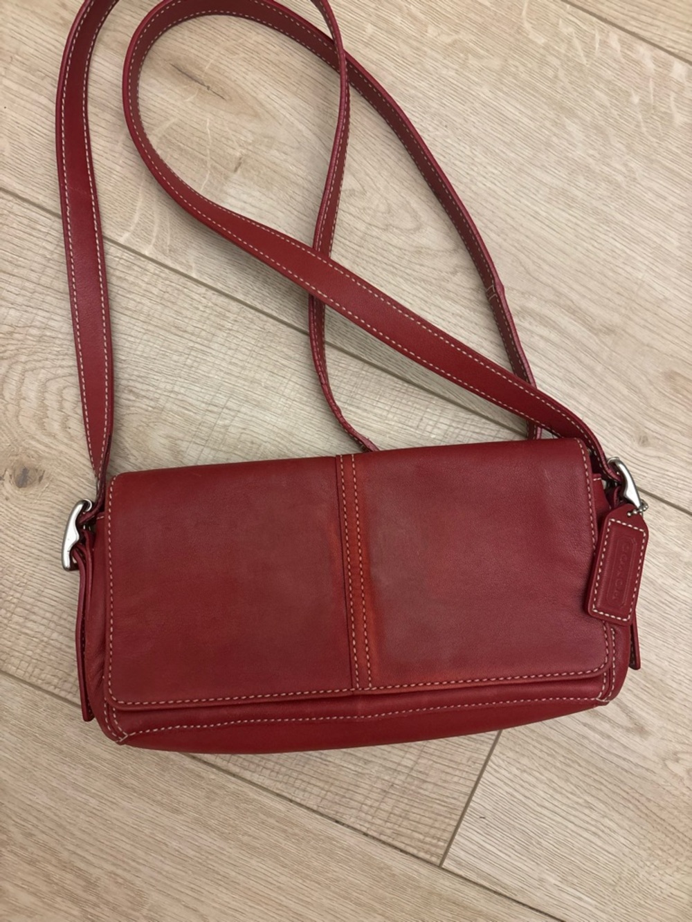 Y2K Coach Mini Legacy Shoulder Bag in Burgundy Red Leather Coach Vintage - Picture 3 of 15